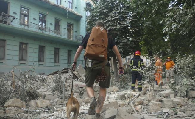 Над 40 сгради са разрушени и повредени след нощния обстрел в Одеса