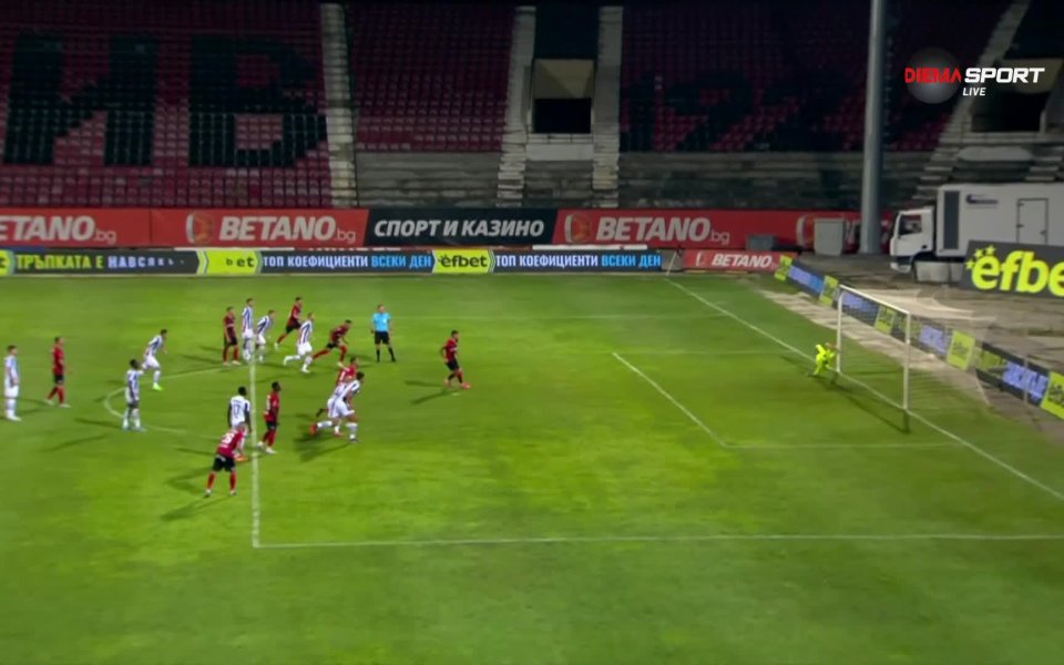 Четири минути преди края на редовното време Локо София получи