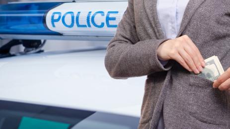 жена пари полиция