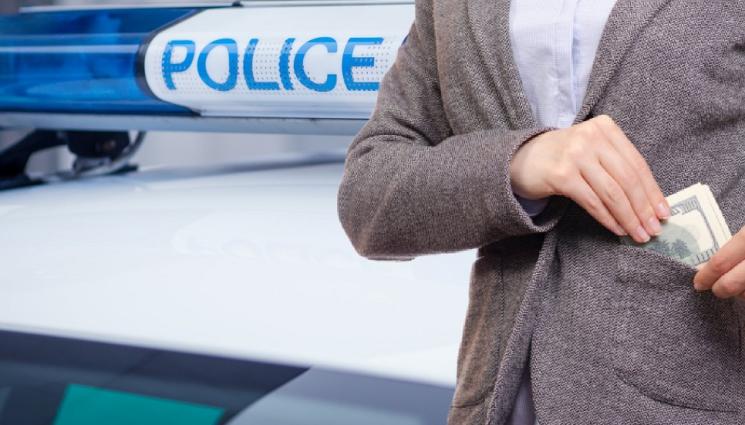 жена пари полиция - ПРОВАЛЕН ПЪКЛЕН ПЛАН: Секретарка гепи близо 18 000 лв. от касата на кметство