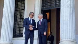 Гръцкият премиер Кириакос Мицотакис се срещна с български си колега