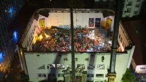 Срутването на покрива на физкултурен салон в китайско училище отне