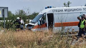 Тежка катастрофа между кола и линейка стана край Сливен двама