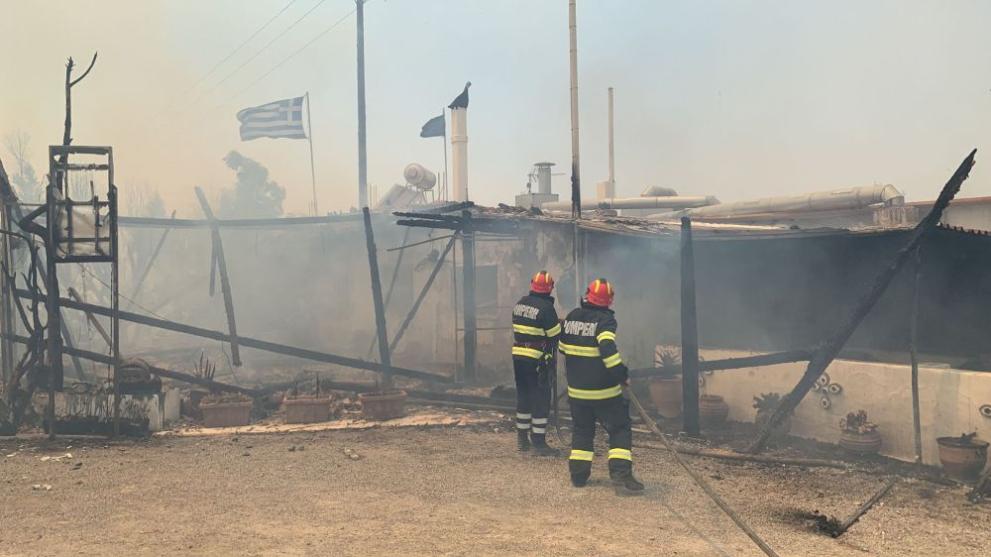 52-мата румънски пожарникари, които пристигнаха тази сутрин на Родос, вече