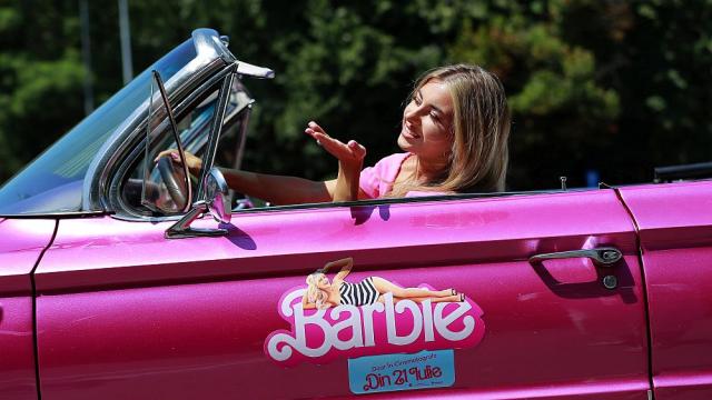 Всички са полудели: Експлозия от розово - Барби манията завладя света (СНИМКИ)
