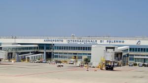 Летището на сицилианския град Палермо беше затворено заради горски пожари