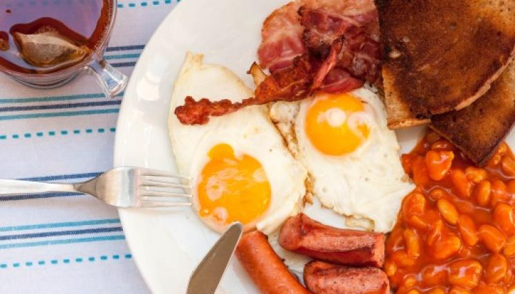 закуска - Народни традиции: Пригответе си сирене по шопски и английска закуска