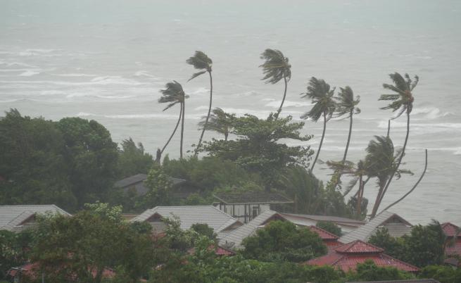 Мощен тайфун приближава Филипините, десетки хиляди се евакуират