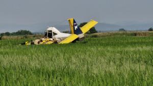 Селскостопански самолет е паднал в селището на село Землян и
