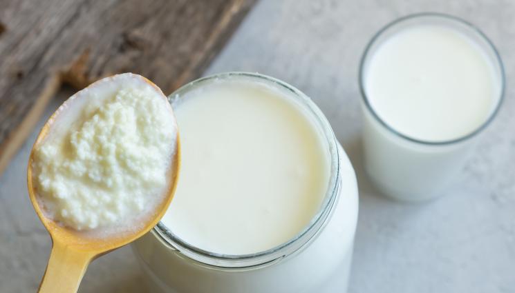 кисело мляко - ШОКИРАЩИ ФАКТИ: Може ли да ядете кисело мляко след изтичане на срока му?