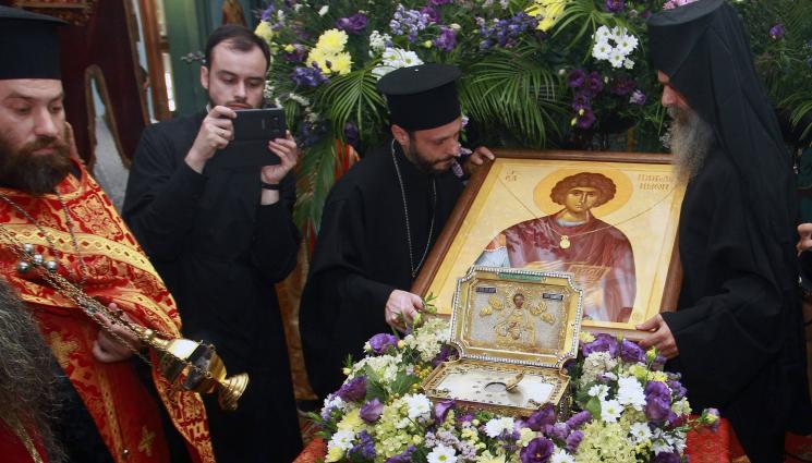 Главата на свети Пантелеймон - ЧУДЕСА И ВЯРА: Св. Пантелеймон помага от Видин до Сибир
