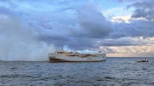Пожар избухна на кораб край бреговете на Нидерландия с около