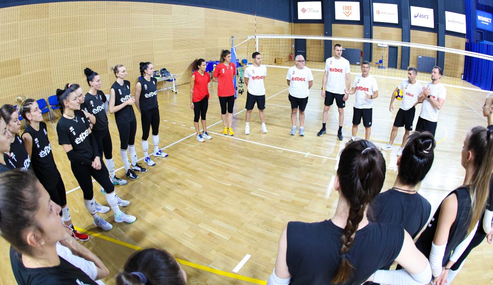 Открита тренировка на женския национален отбор по волейбол1