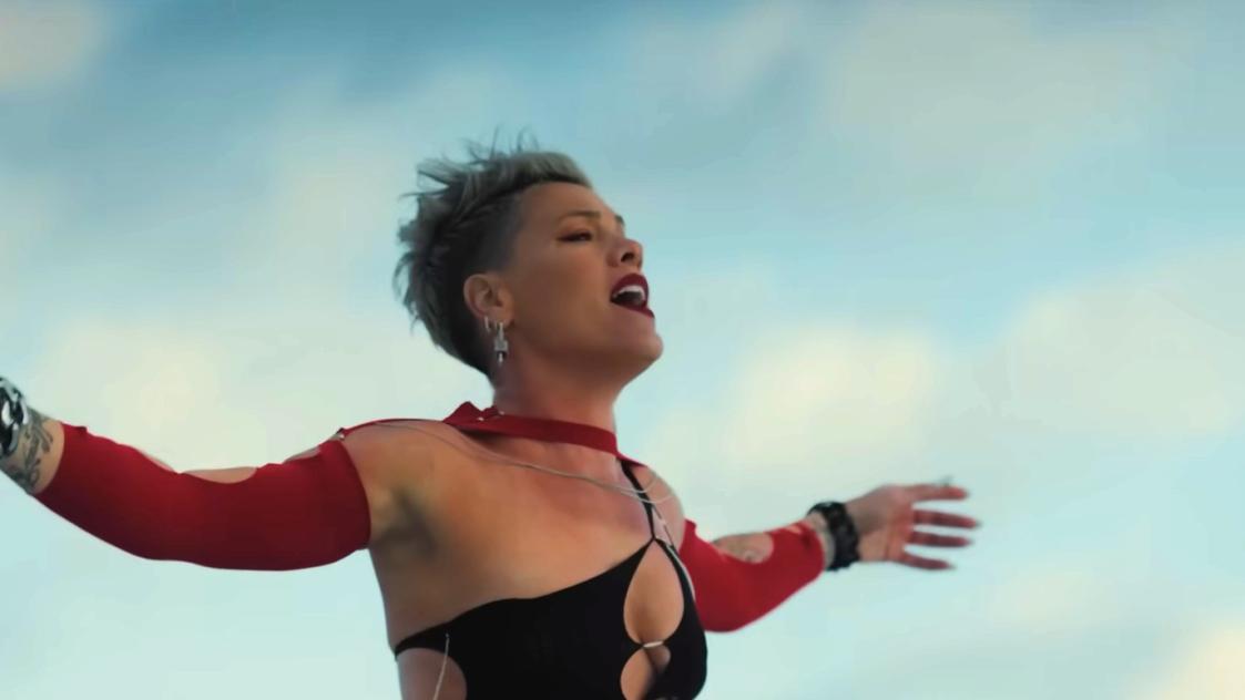 P!nk отменя концерт в Швейцария поради здравословни проблеми