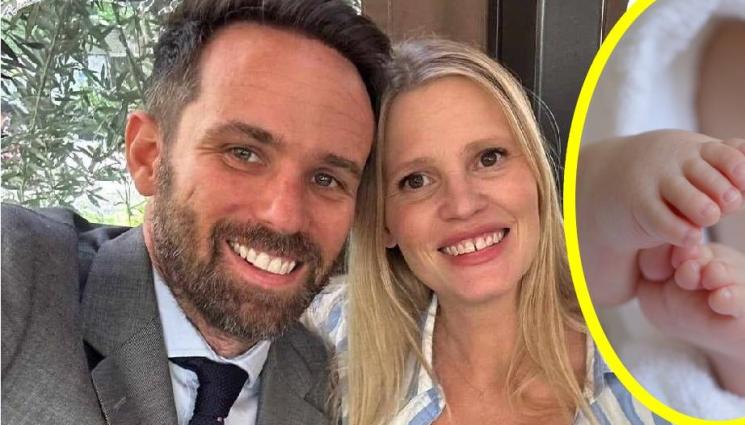 Лара Стоун - ГОРЕЩО: Лара Стоун роди след няколко адски дни в болницата (СНИМКА)