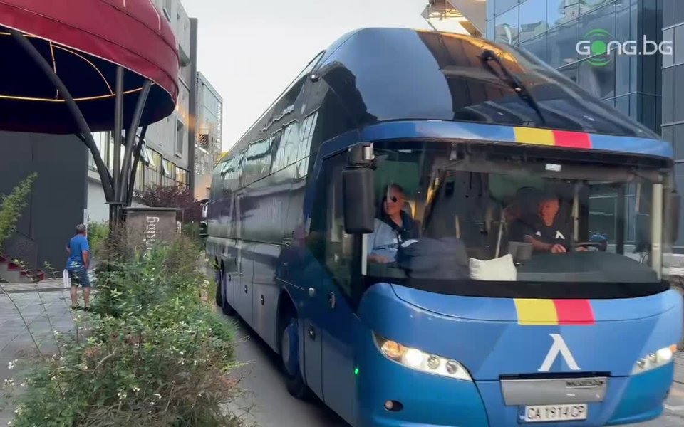 Превозното средство, което обрижва отбора на Левски, пристигна на стадион