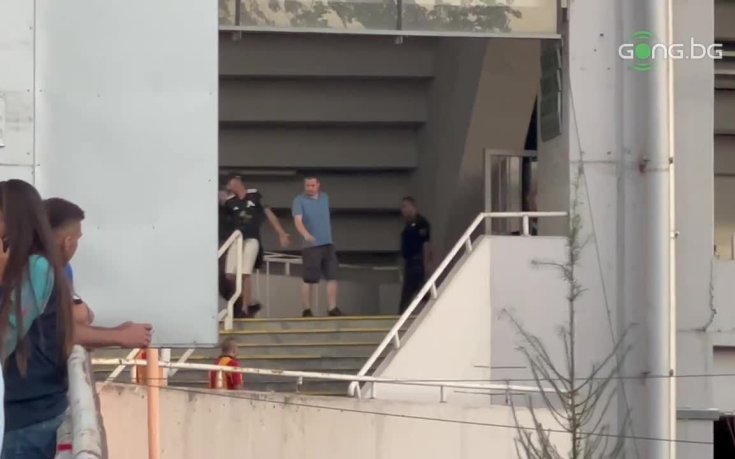 Арестуваха фенове на Левски преди мача с Шкупи (видео)