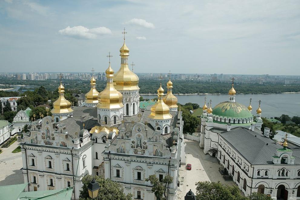 В опит да подчертае отделянето си от Русия, Православната църква