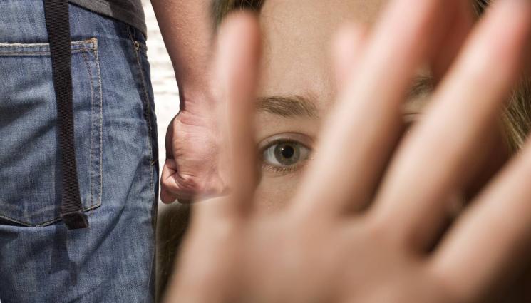 бой - ЗВЕСТВО: Баща преби дъщеря си