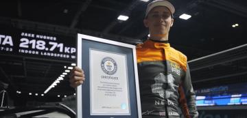 <p>Джейк Хюс с рекорда за най-висока скорост на закрито</p>