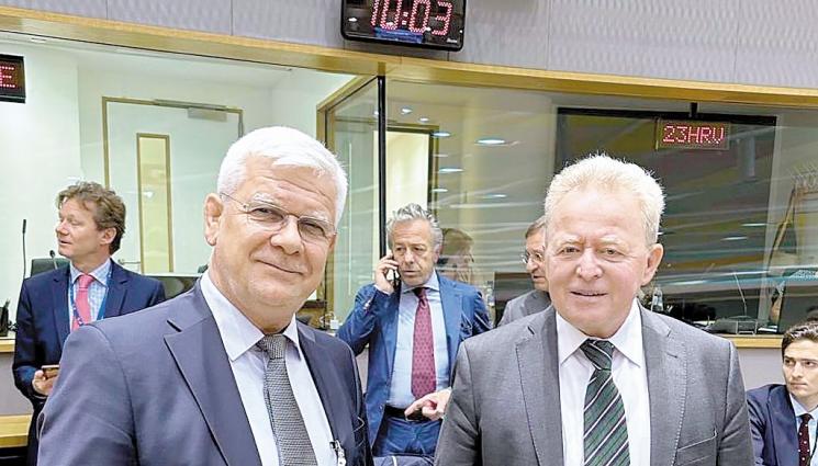 Кирил Вътев - Министърът на земеделието Кирил Вътев пред ЕС: Залива ни внос на сухо мляко, олио и слънчоглед