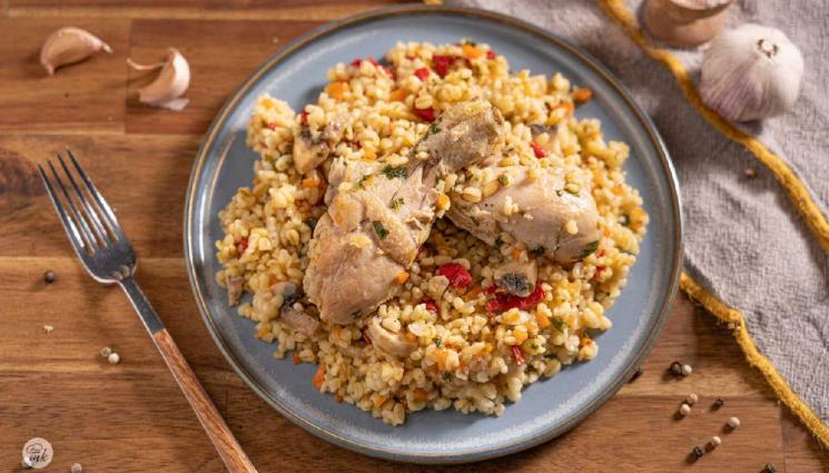 рецепти - Гответе с matekitchen.com: Ароматно пиле с булгур и зеленчуци (ВИДЕО)