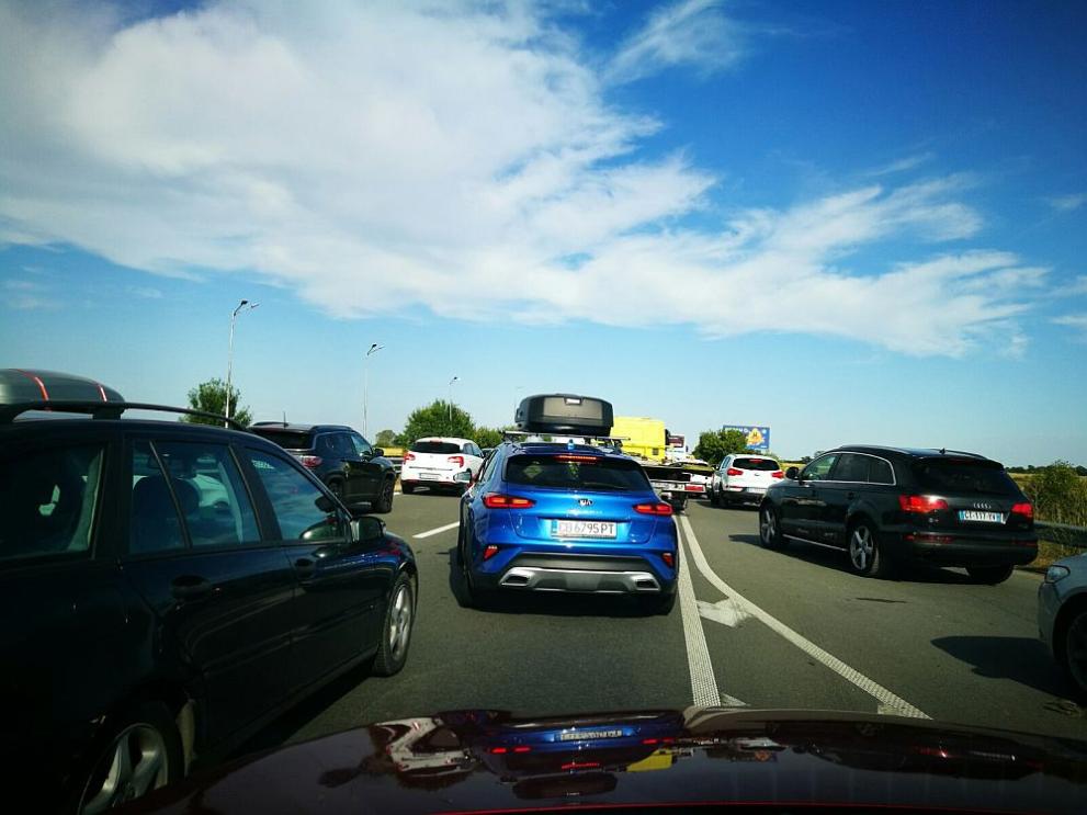 Километрично задръстване от автомобили се е образувало на автомагистрала Тракия