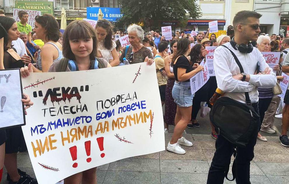 В над 20 града на страната започнаха мирни протести в