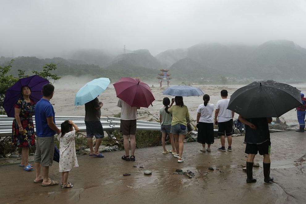 Пекин отчете най-проливните си дъждове за последните 140 години, предаде