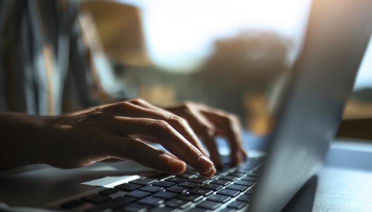 компютър - ВНИМАНИЕ: Мними банкови служители примамват със заеми