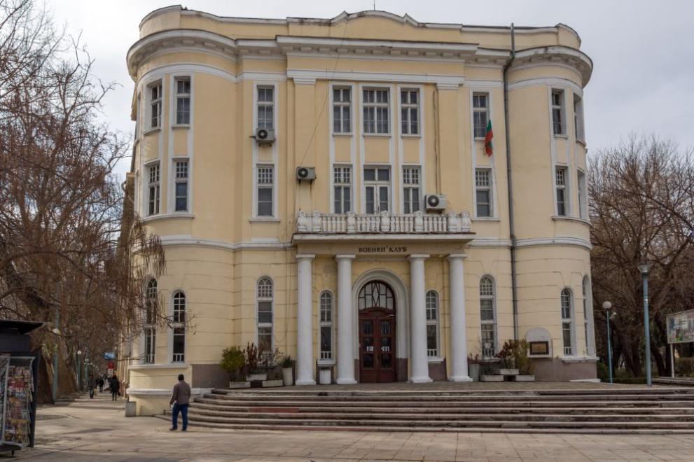 Районът около Военния клуб в центъра на Пловдив е отцепен