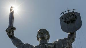 В украинската столица Киев започнаха да премахват съветските символи от