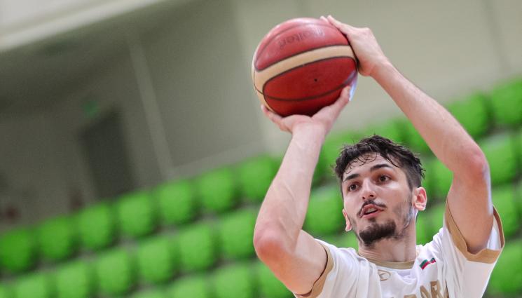 Борислав Младенов - КАЧВА НИВОТО: Баскетболният национал Борислав Младенов официално премина в италианския Латина