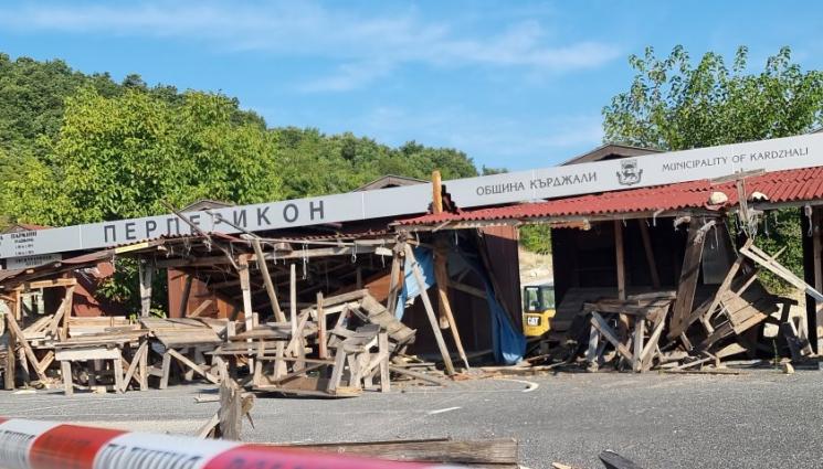 перперикон - 18-годишна без книжка потрошила магазините на