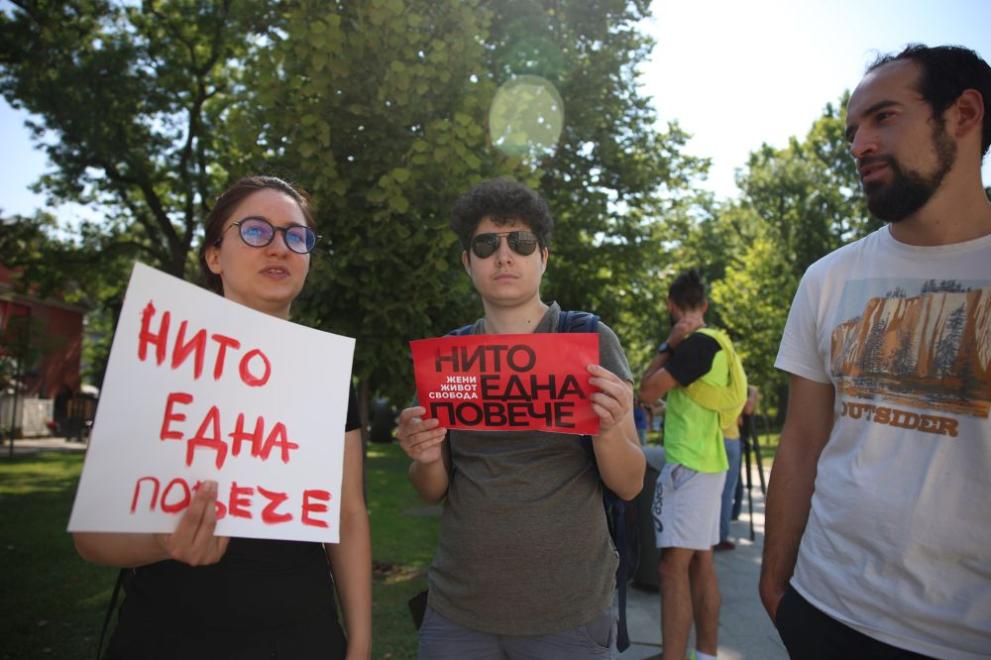 Включване на интимния партньор към лицата, които могат да получат