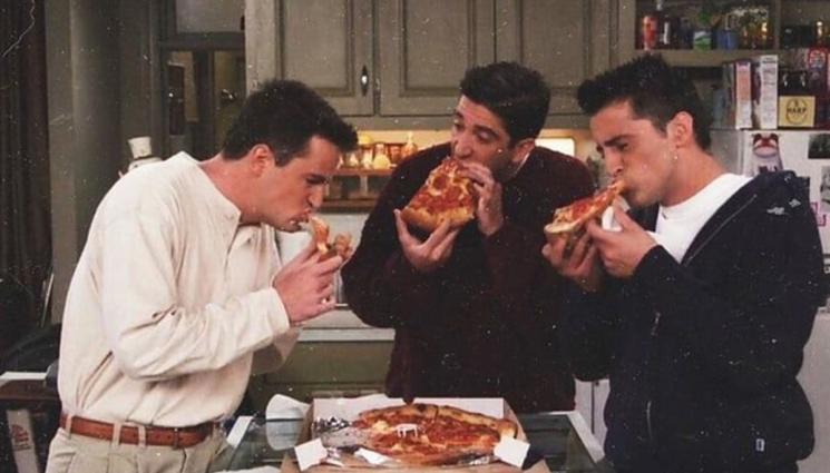 Приятели пица - ЗЛАТНО ВРЕМЕ: В кухнята на „Приятели“: Пица „Пеперони“ за Чандлър, Рос и Джоуи (РЕЦЕПТА)