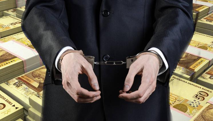 арестуван пари - ЛЯВА РЪКА-ДЕСЕН ДЖОБ: Банков служител задигна половин милион от клиенти!
