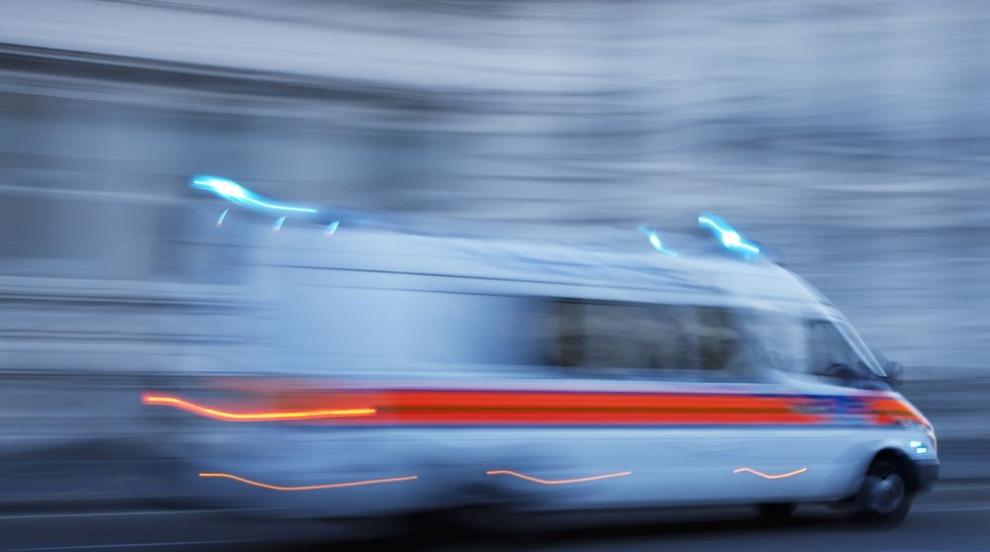 14 ранени при челен сблъсък между кола и автобус в Германия