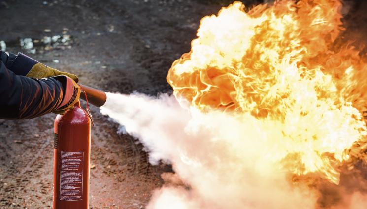 пожар - УЖАС НА РЕЛСИТЕ: Пламна влак в Плевенско