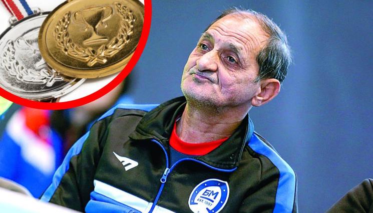 Ивайло Маринов - СКАНДАЛ: Боксова легенда подарява медалите си!