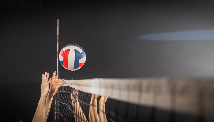 волейбол мрежа - УЖАС! Волейболист се бори за живота си