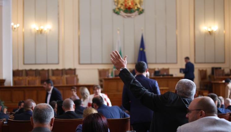 депутати - На първо четене: 