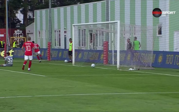 Педриньо се реваншира за пропуснатата дузпа с гол в началото на второто полувреме