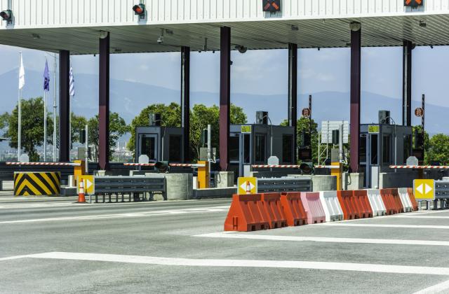 От днес Гърция въведе по-високи с около 35% пътни такси