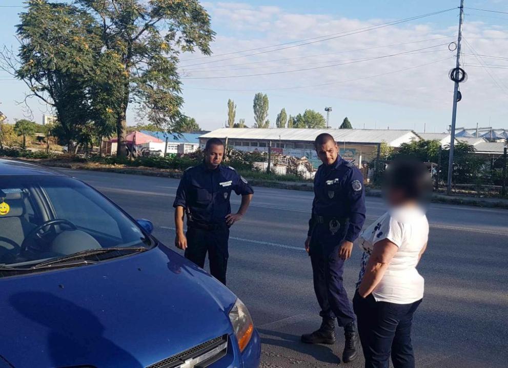 Двама младши инспектори от Районно управление-Димитровград оказаха помощ на шофьорка,