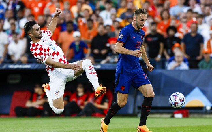 Аякс привлича втори хърватски централен защитник