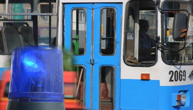 тролей - НЕ Я ВИДЯЛА: Шофьорка на тролей премаза пътничка с вратата