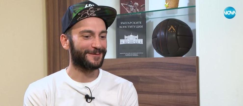 Жив и здрав съм. Изписаха ме снощи. И вече влизам