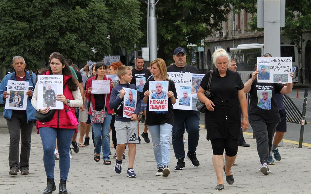 Впоследствие стана ясно, че 19-годишните близнаци Борислав и Валентин Динкови са му помогнали. Те в момента са обвиняеми от прокуратурата за укривателство. Убийството предизвика вълна от протести. В началото на декември стана ясно, че Бизюрев е задържан в Дания. Очаква се той да бъде екстрадиран у нас.