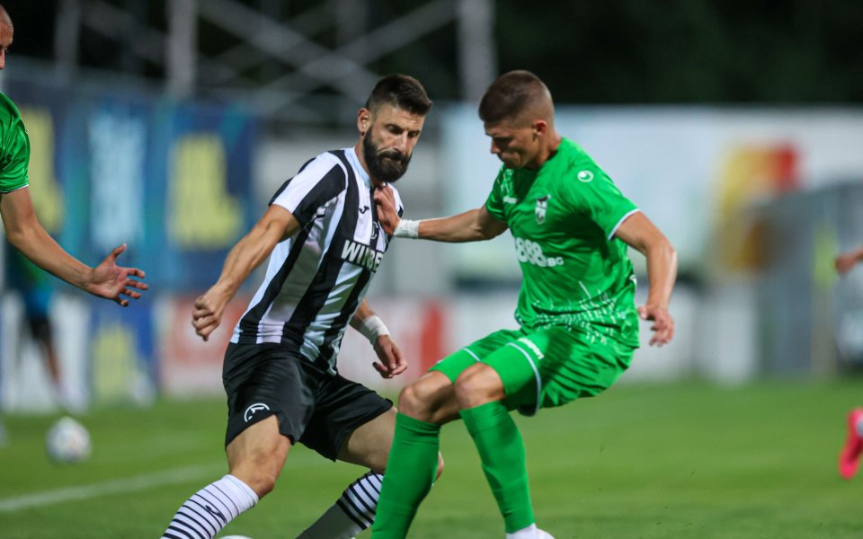 Александър Дюлгеров едва не се възползва от неточност в отбраната